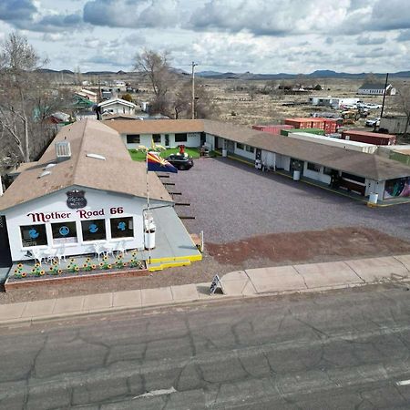 The Aztec Motel & Creative Space Seligman Exterior foto