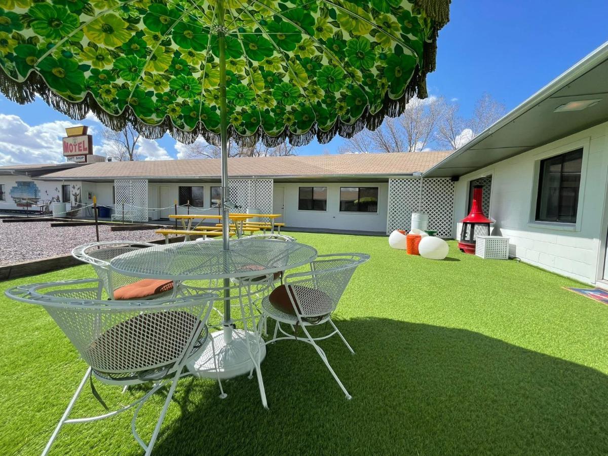 The Aztec Motel & Creative Space Seligman Exterior foto