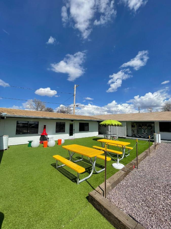 The Aztec Motel & Creative Space Seligman Exterior foto